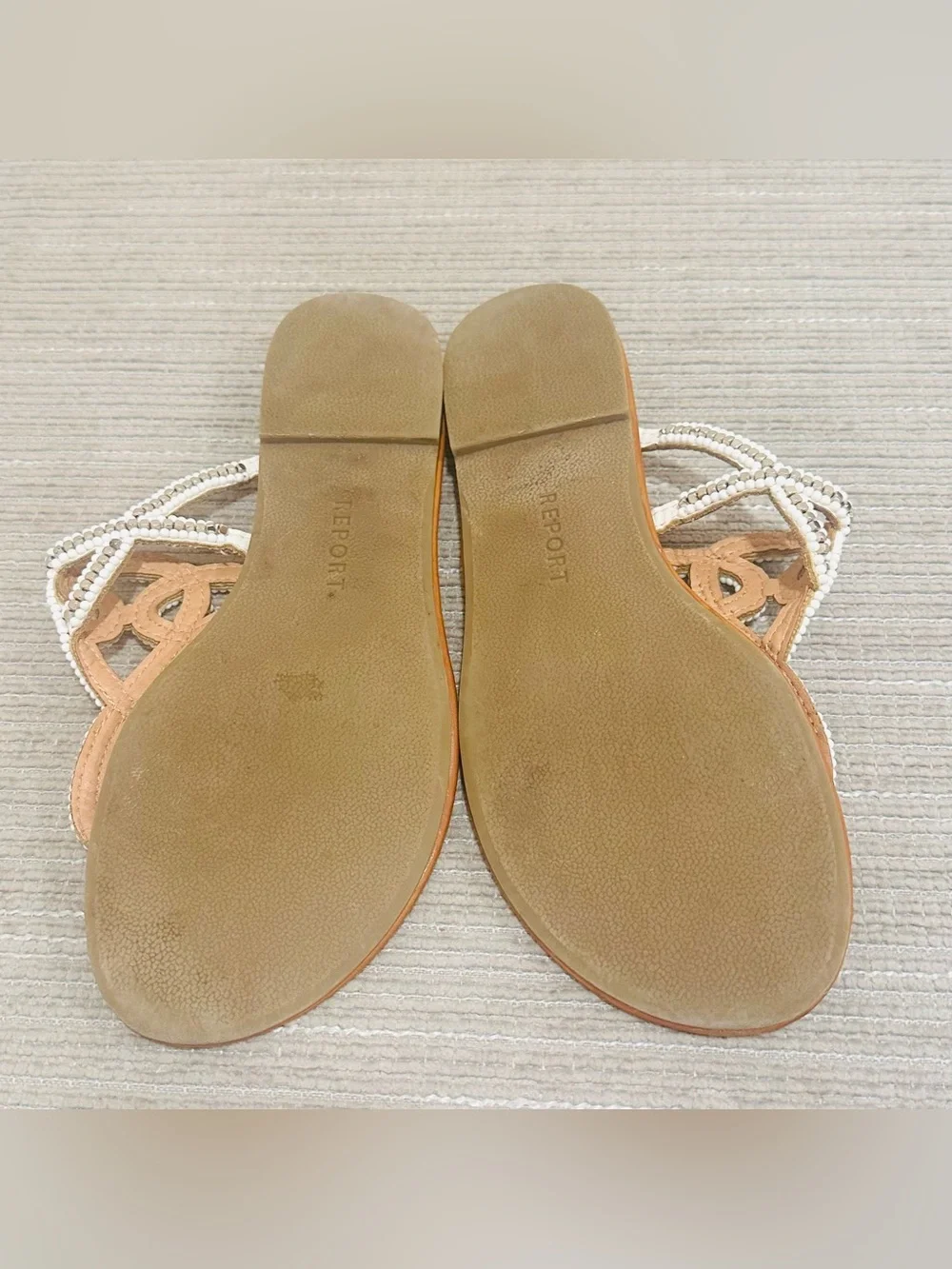 Report Women's Beaded Thong Sandals White Leather Straps Brown Sole Size 8,5